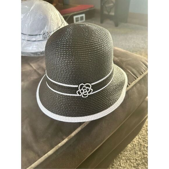 Beautiful stub bowler hat with patterned flower adjustable strap - Picture 13 of 16